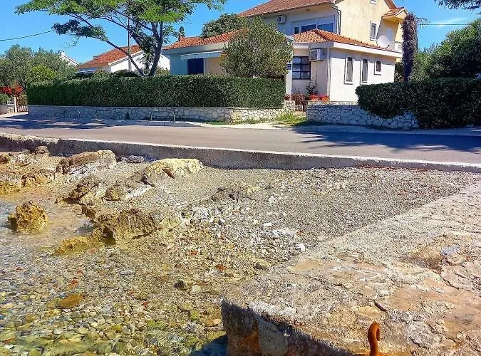 Petar 2 - 10m From Sea Ferienhaus *